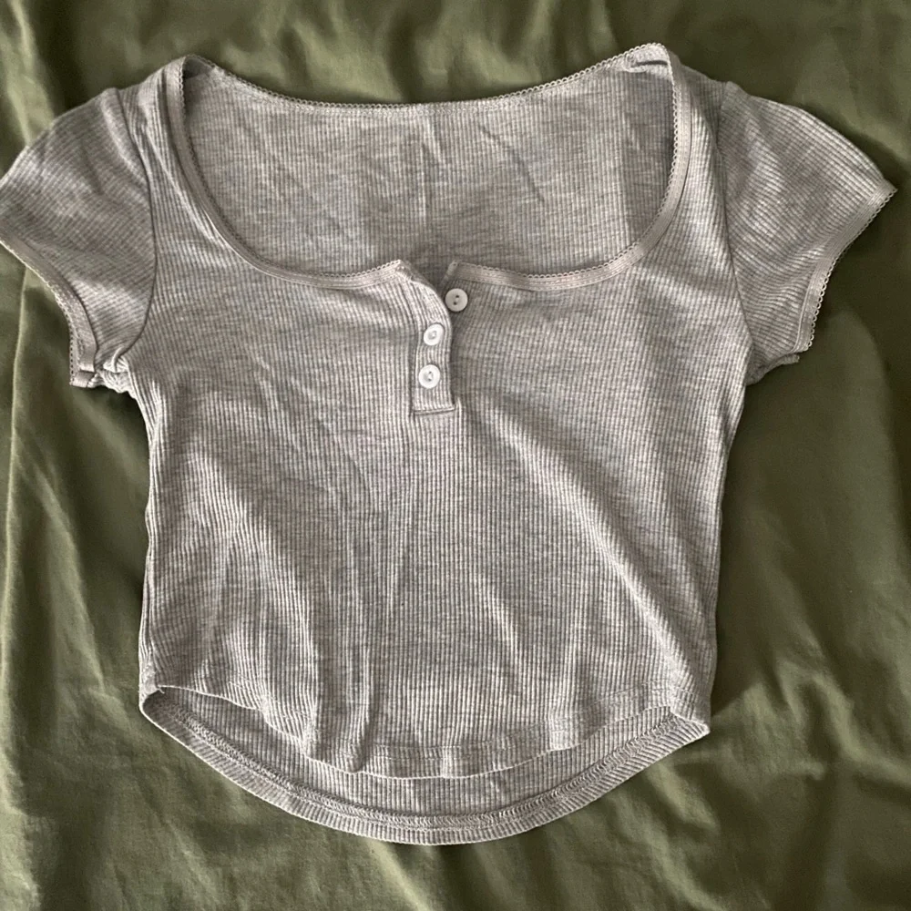 Gray Ribbed Crop Top - Picture 1 of 3
